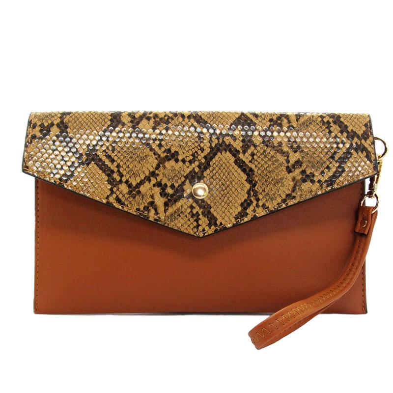 GoGetter Snake Embossed Wristlet - DeVanitè Boutique